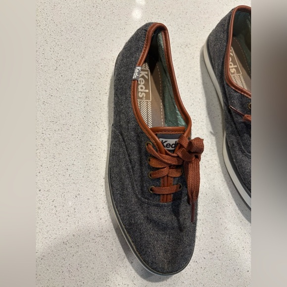 Keds | Women’s Charcoal and Rust Sneakers, Size 7.5 - Picture 5 of 6